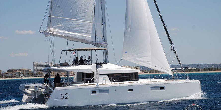 Lagoon 52