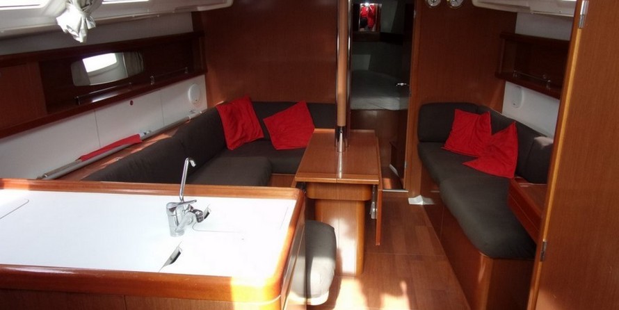 Beneteau Oceanis 37