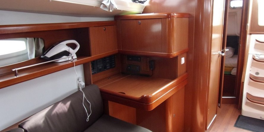 Beneteau Oceanis 37