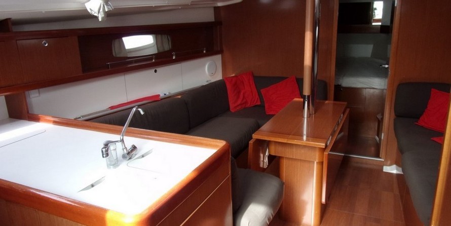Beneteau Oceanis 37