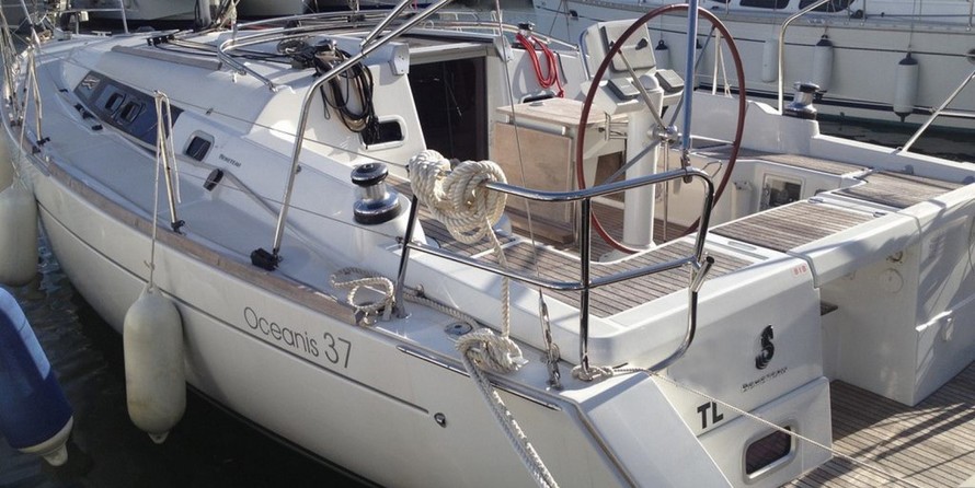 Beneteau Oceanis 37