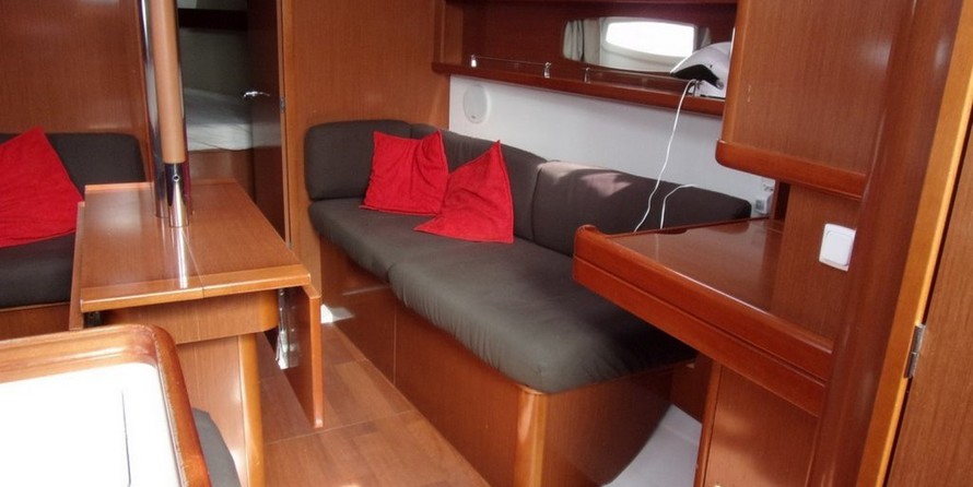Beneteau Oceanis 37