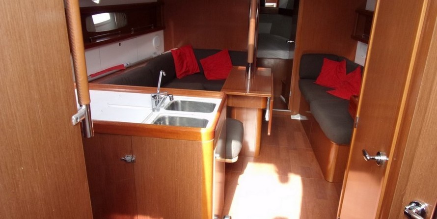 Beneteau Oceanis 37