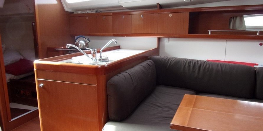 Beneteau Oceanis 37