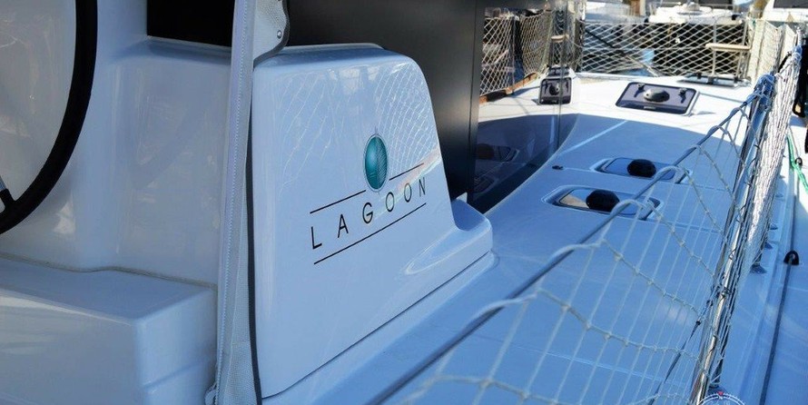 Lagoon 450 SporTop