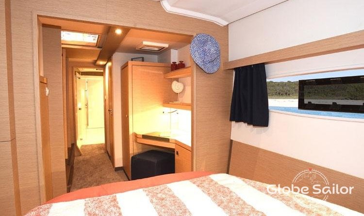 Fountaine Pajot Lucia 40