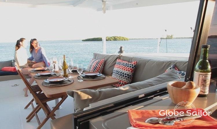 Fountaine Pajot Lucia 40