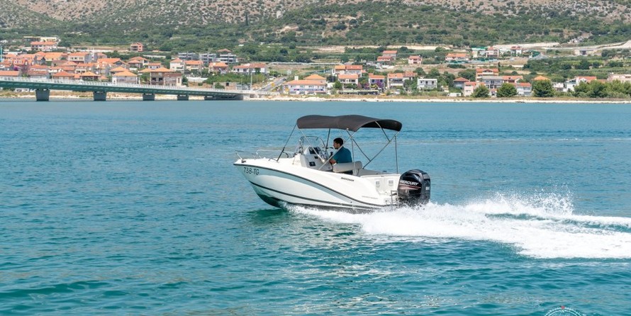 Quicksilver Activ 505 Open