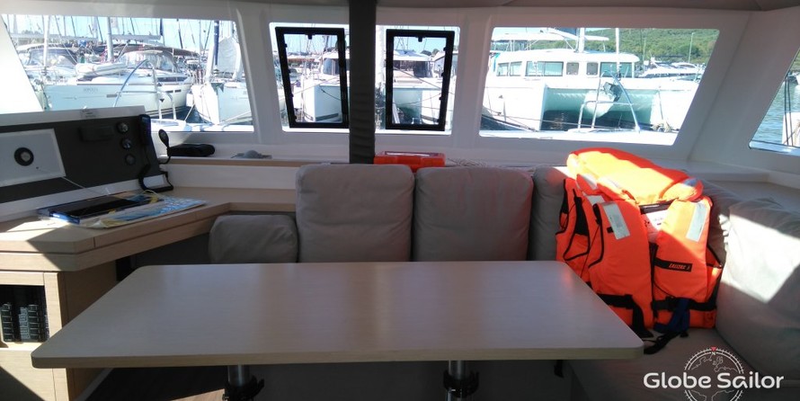 Fountaine Pajot Lucia 40