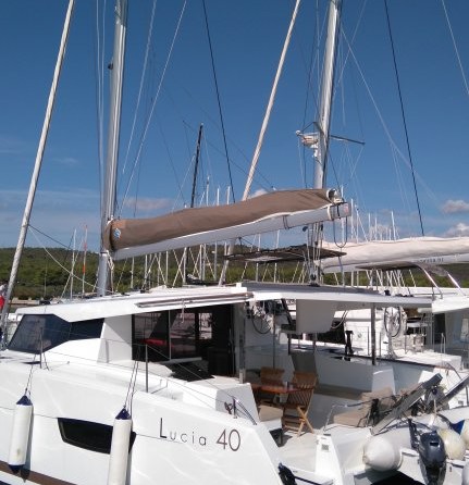 Fountaine Pajot Lucia 40