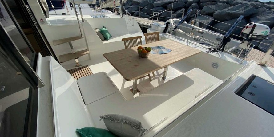 Fountaine Pajot Lucia 40