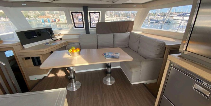 Fountaine Pajot Lucia 40