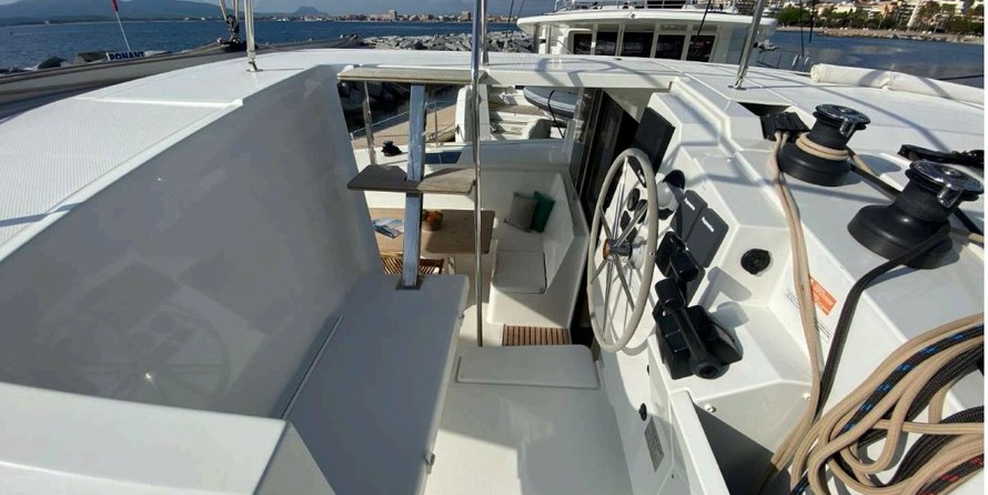 Fountaine Pajot Lucia 40