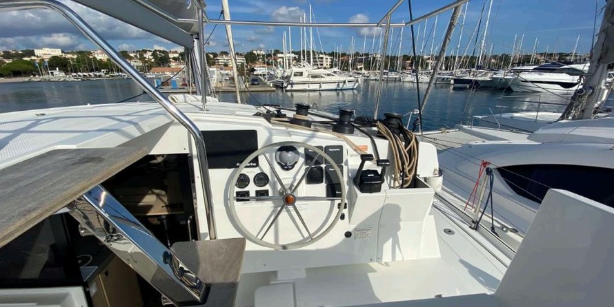 Fountaine Pajot Lucia 40