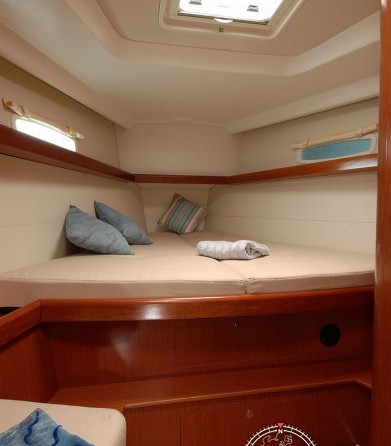 Beneteau Oceanis 43