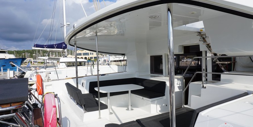 Lagoon 450 SporTop