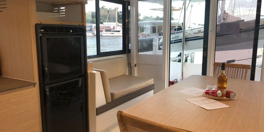 Bali catamarans 4.0 lounge