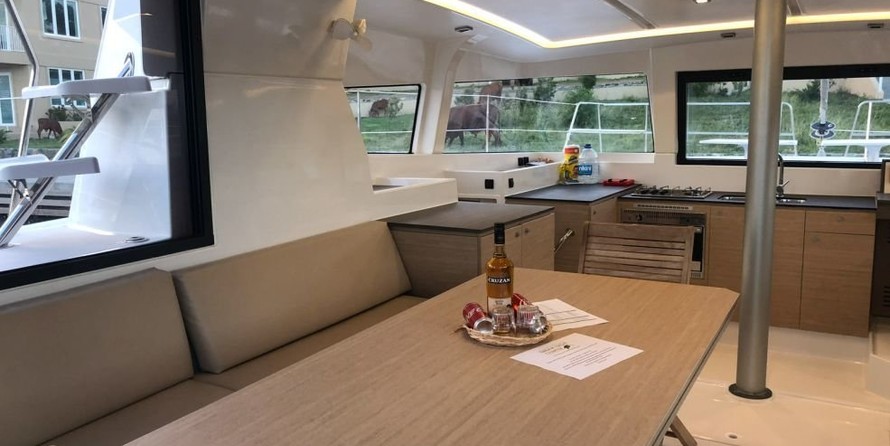 Bali catamarans 4.0 lounge