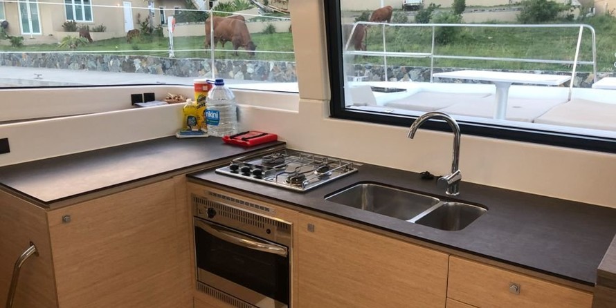 Bali catamarans 4.0 lounge