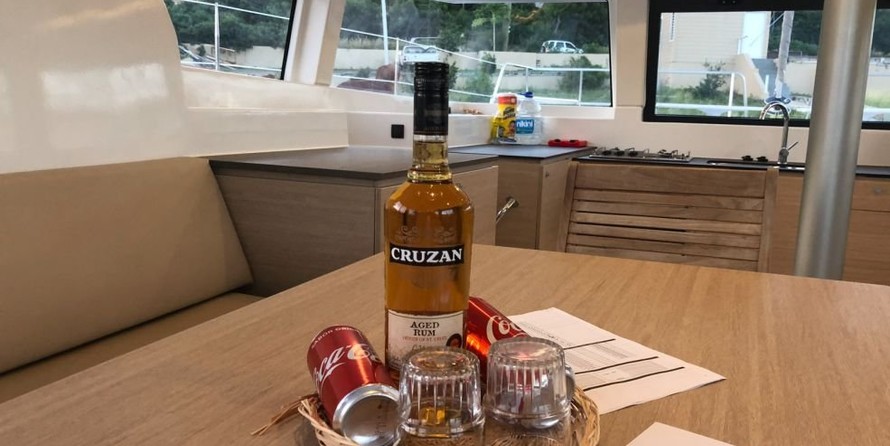 Bali catamarans 4.0 lounge