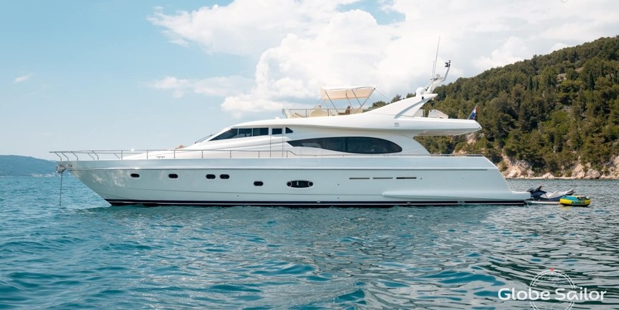 Ferretti 730