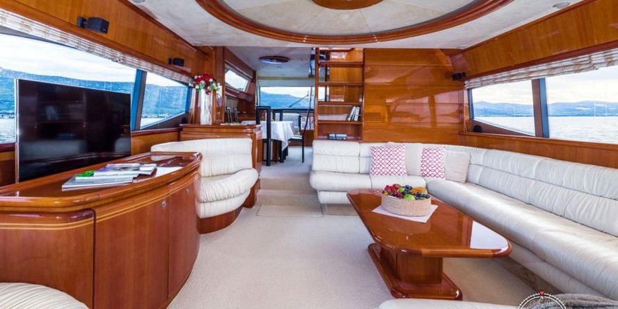 Ferretti 730