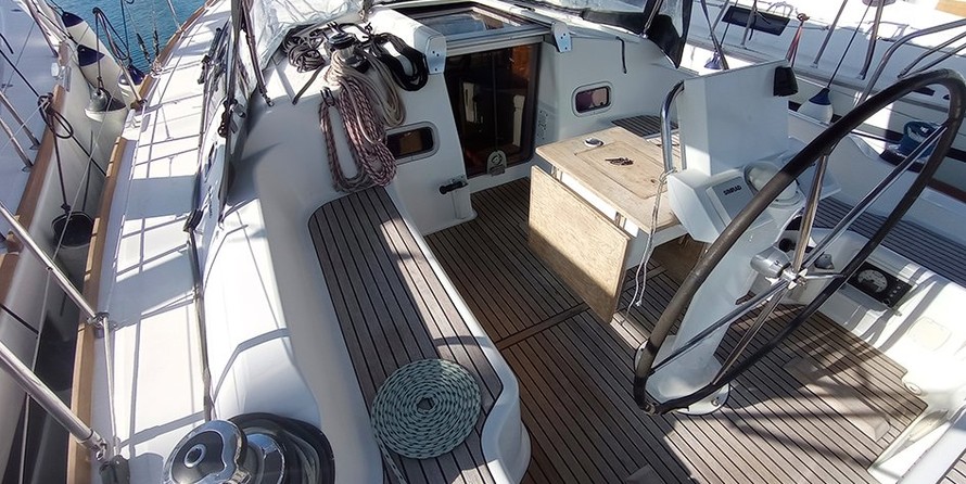 Beneteau Oceanis 37