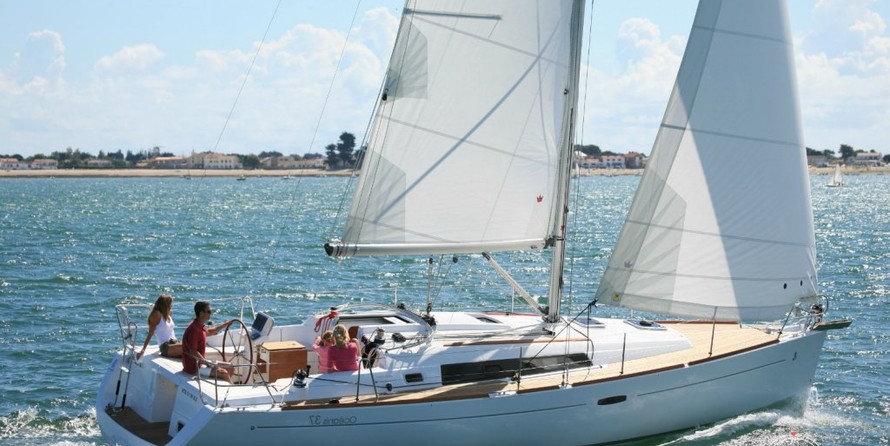 Beneteau Oceanis 37