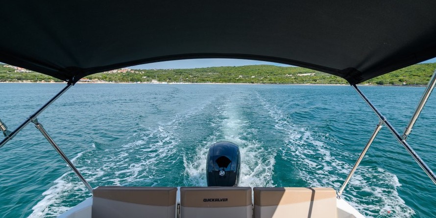 Quicksilver Activ 675 Sundeck