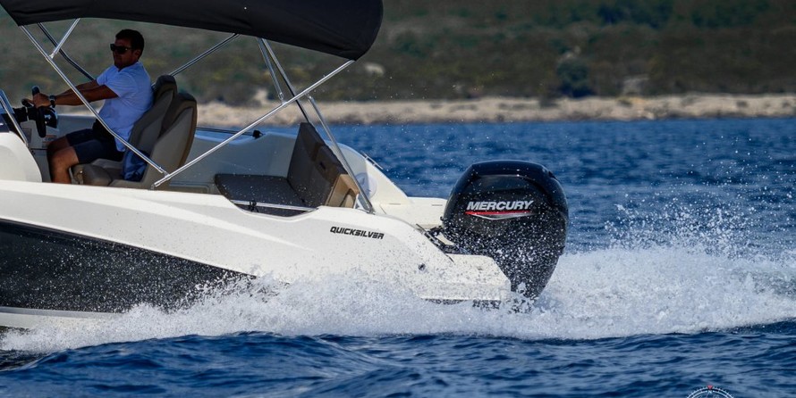 Quicksilver Activ 675 Sundeck