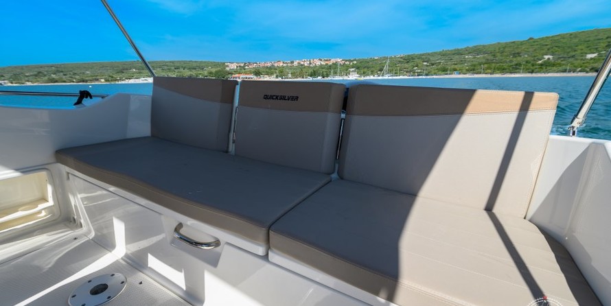 Quicksilver Activ 675 Sundeck