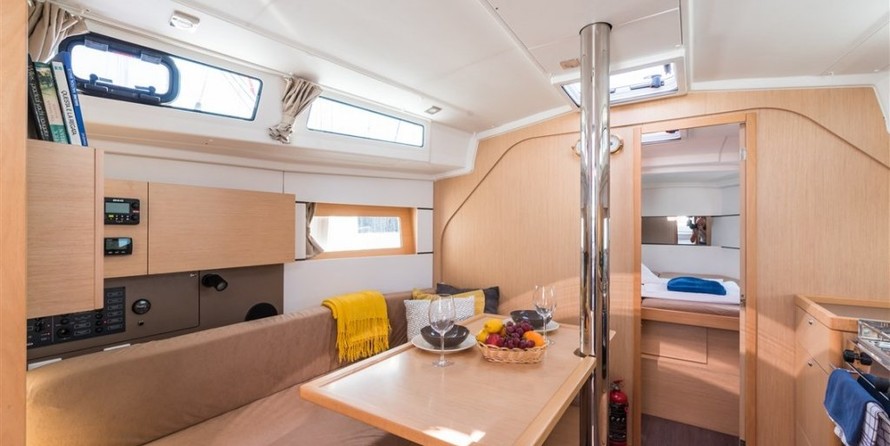 Beneteau Oceanis 38.1