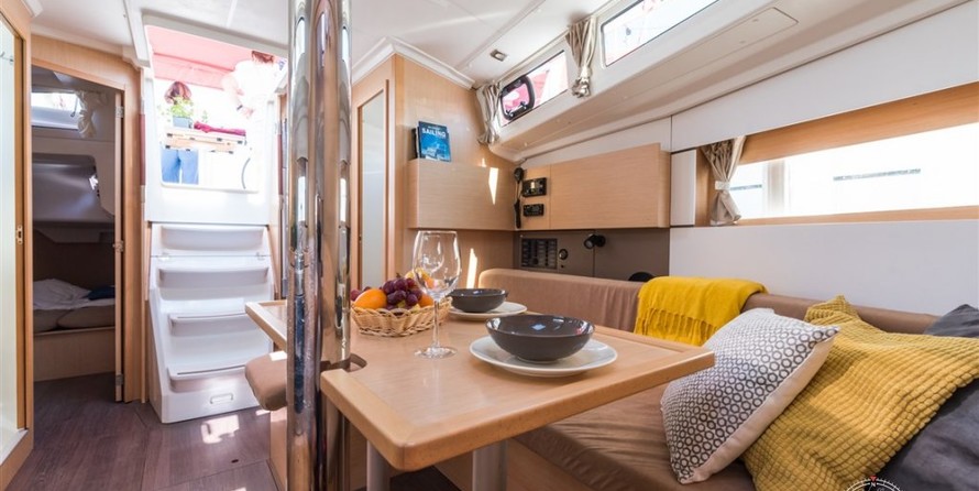 Beneteau Oceanis 38.1