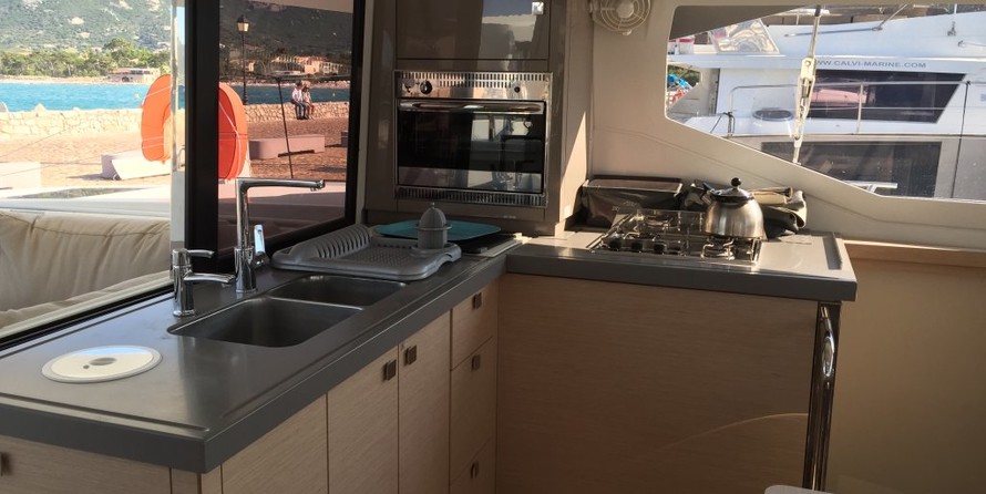 Fountaine Pajot Lucia 40