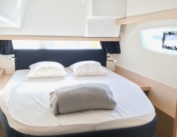 Fountaine Pajot Lucia 40