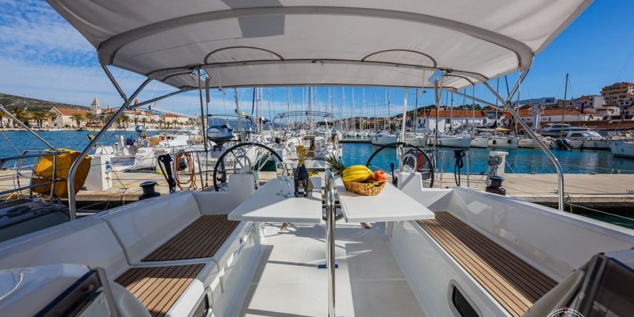 Beneteau Oceanis 38.1