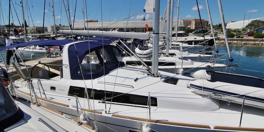 Beneteau Oceanis 38.1