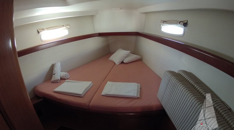 Beneteau Oceanis 43