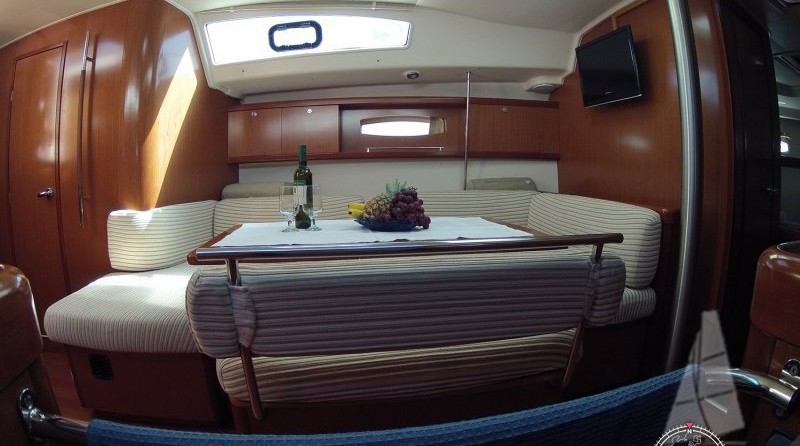 Beneteau Oceanis 43