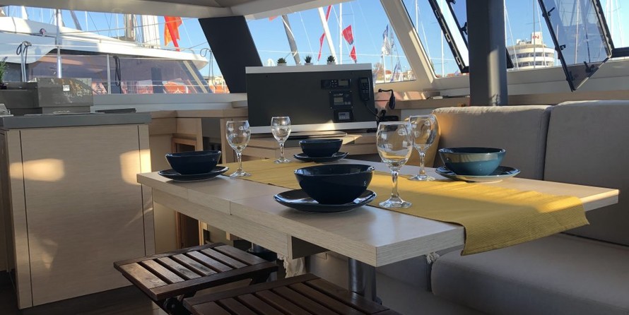 Fountaine Pajot Astréa 42