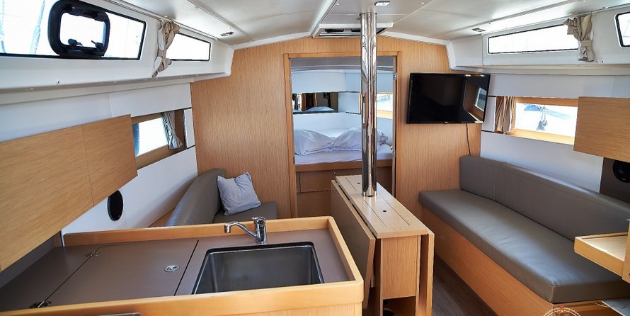 Beneteau Oceanis 38.1