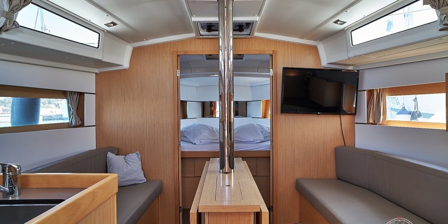 Beneteau Oceanis 38.1