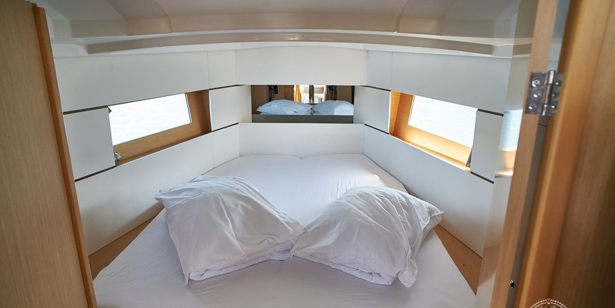 Beneteau Oceanis 38.1