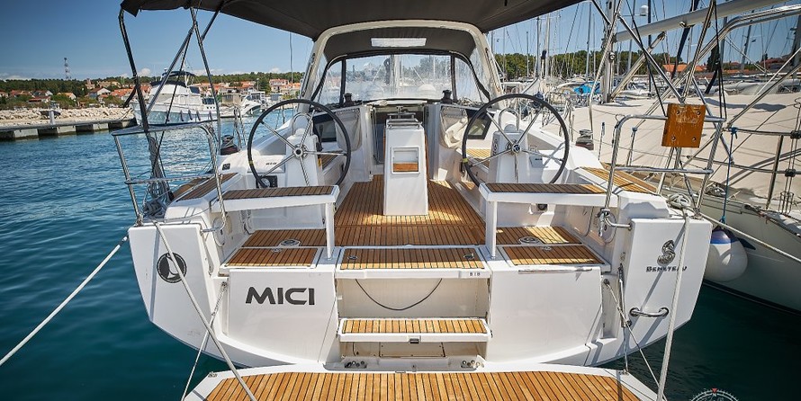 Beneteau Oceanis 38.1