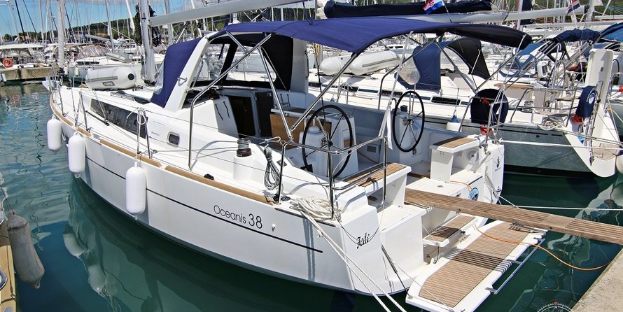 Beneteau Oceanis 38