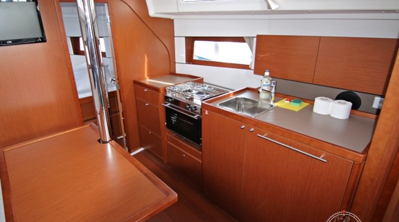 Beneteau Oceanis 38