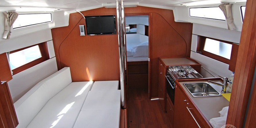 Beneteau Oceanis 38
