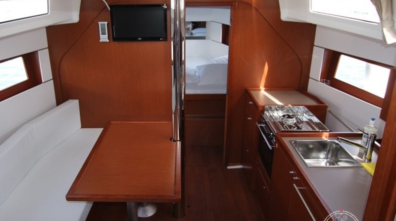 Beneteau Oceanis 38