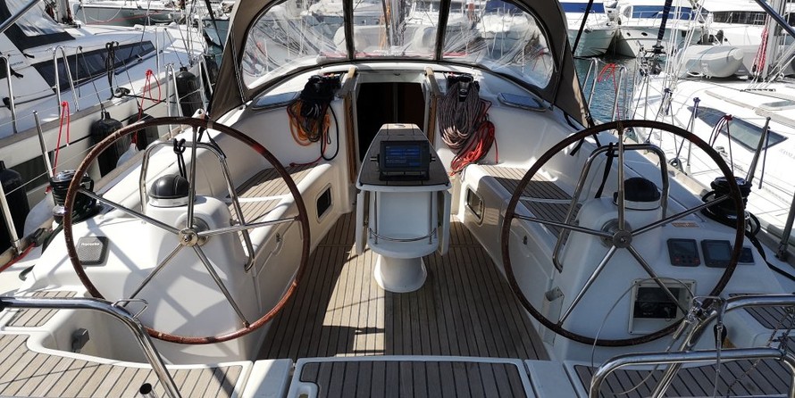 Beneteau Oceanis 43