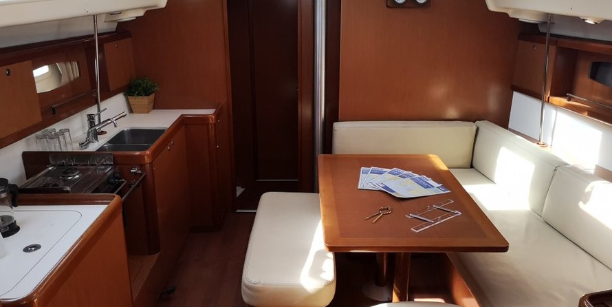 Beneteau Oceanis 43